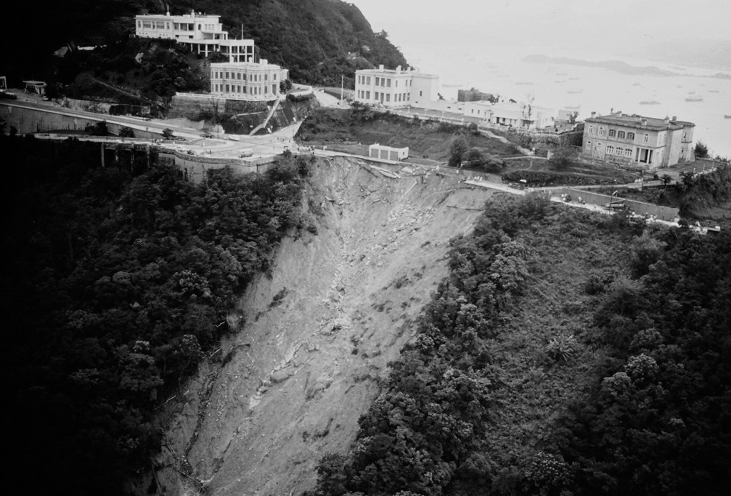 1966年山顶道山泥倾泻 — 主要道路中断