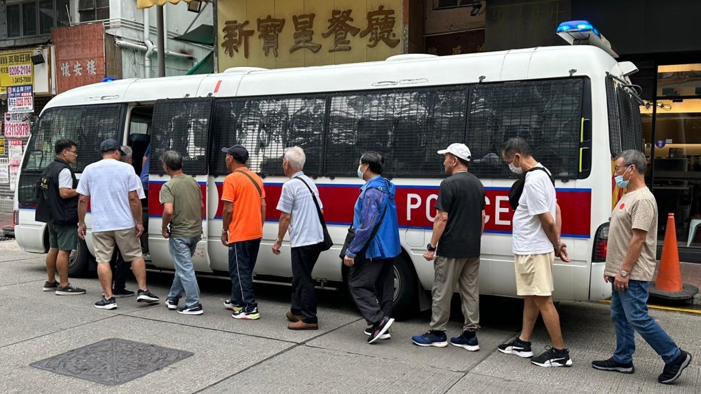 大埔警區搗破安富道一個懷疑非法麻雀賭檔。警方圖片