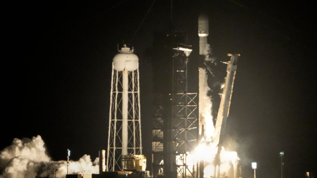 SpaceX「獵狐9號」火箭其中一個殘駭將撞上月球表面。美聯社