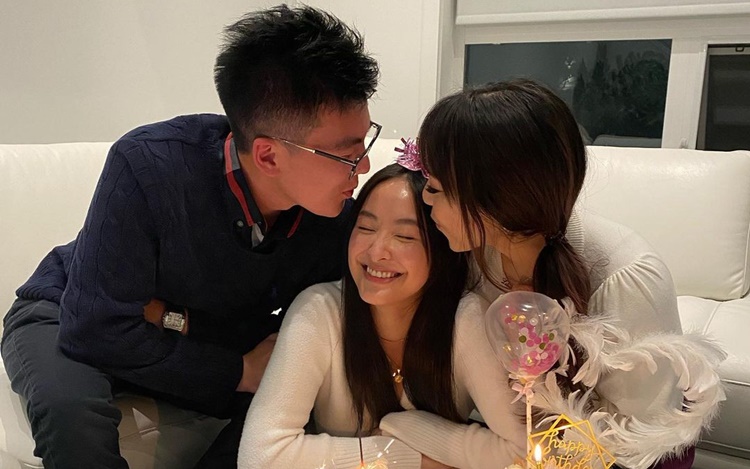 又獲一男一女送吻。