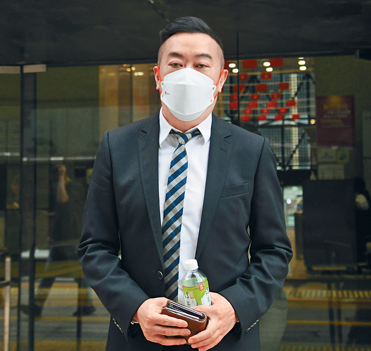 人稱「海港Sir」的警司陳凱港因詐騙案，斷送警察生涯。