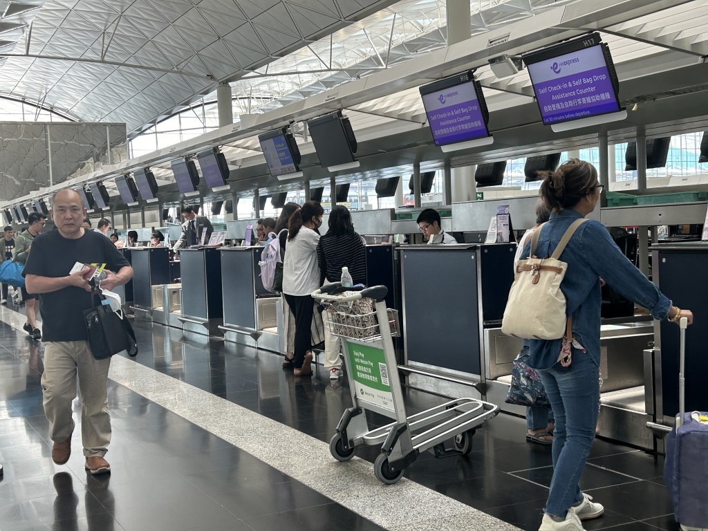 機場管理局正配合政府的工作，積極拓展航空網絡，以鞏固香港的國際航空樞紐地位。