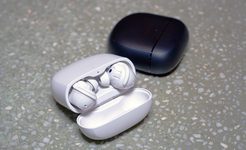 QuietComfort消噪耳塞II備有黑、白二色選擇，黑色現已有售，白色則於年底前推出。