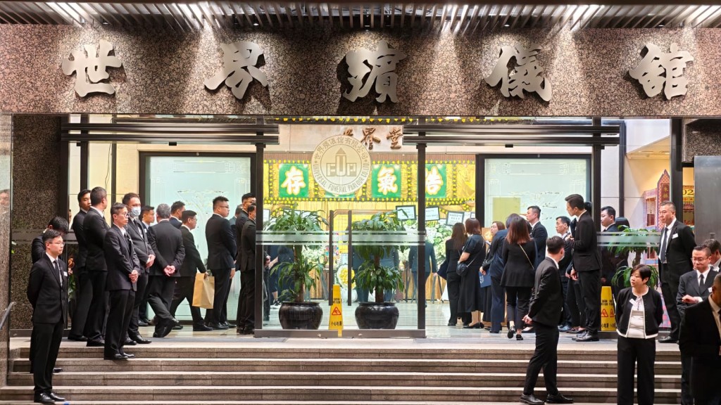 警隊在22日於九龍紅磡世界殯儀館世界堂為朱振國設靈。 警隊在22日於九龍紅磡世界殯儀館世界堂為朱振國設靈。