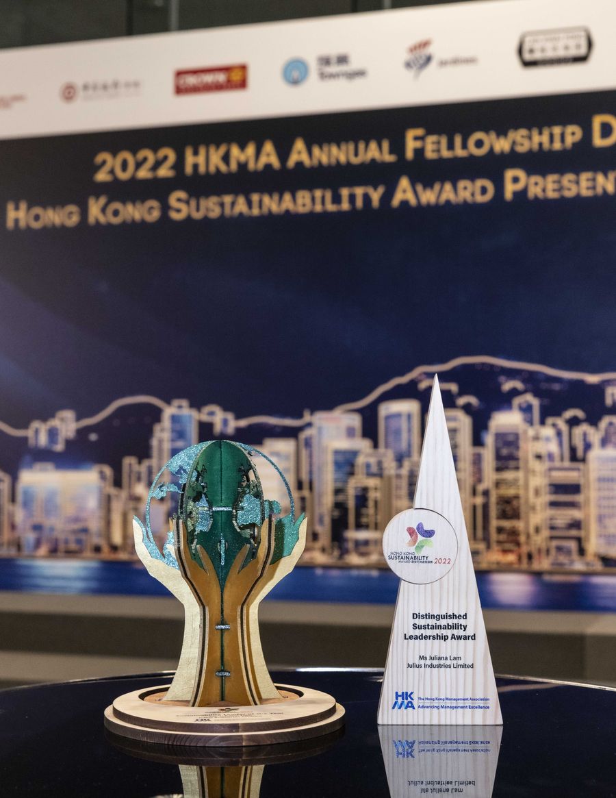 林曉盈獲頒「最傑出可持續發展領袖獎」和「傑出可持續發展領袖獎 – 大機構組別」兩大個人獎項。