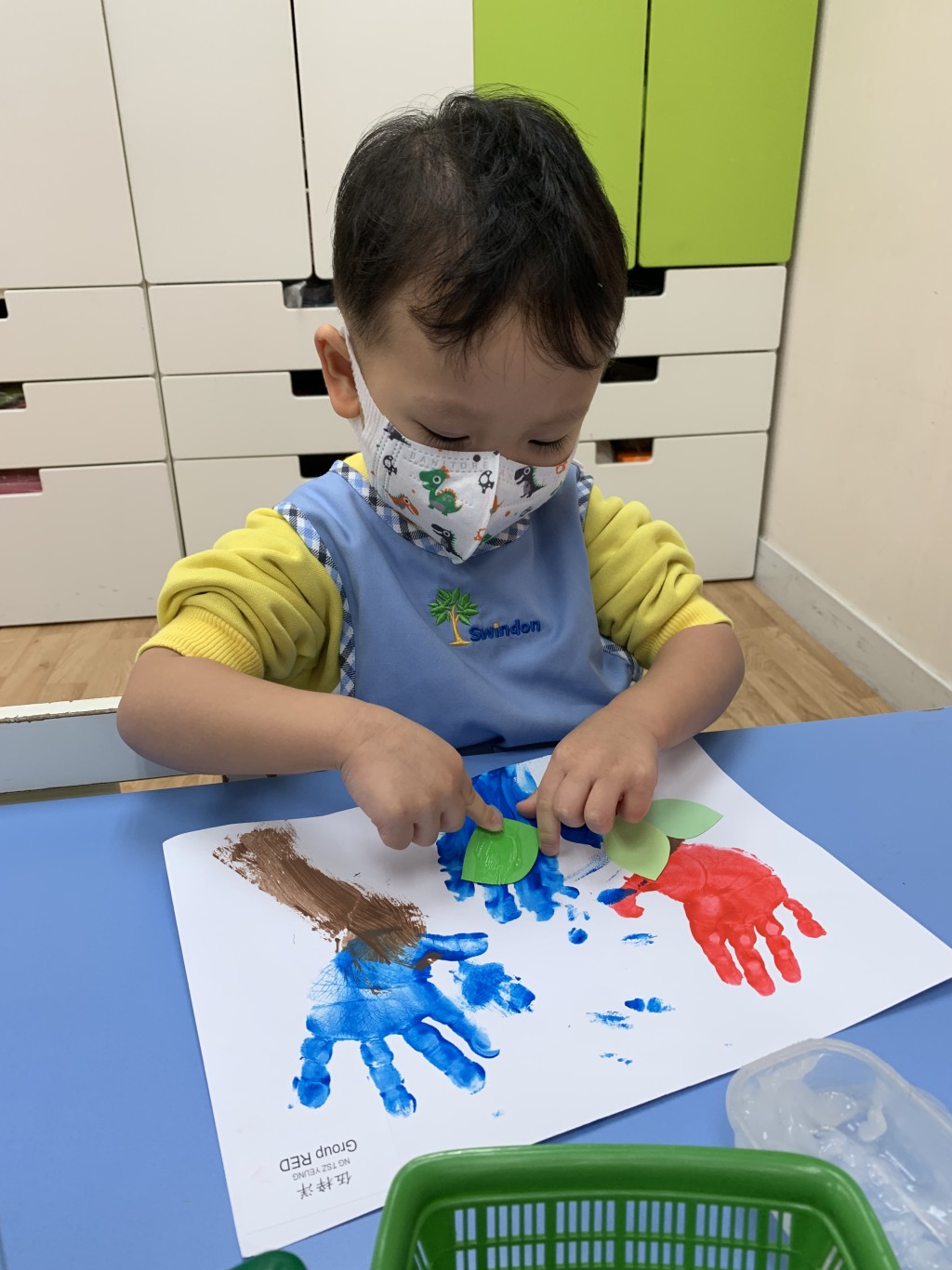 孩子透過繪畫勞作，能從中認識顏色、形狀、數量等概念。（圖片來源：受訪者提供）