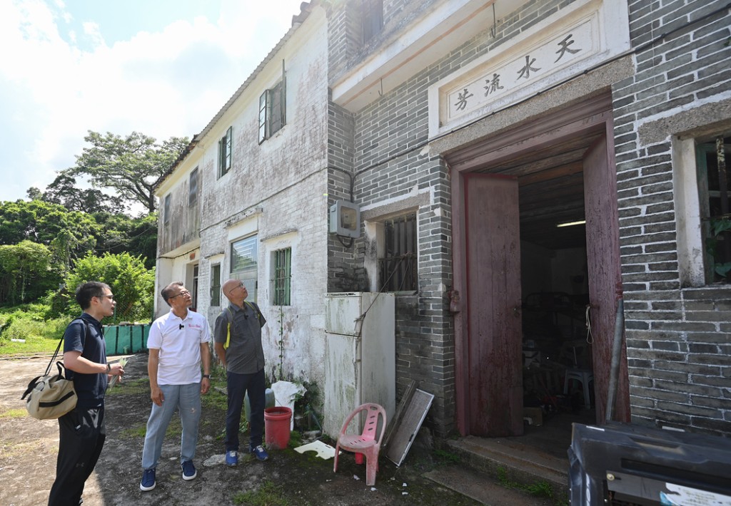 陳茂波昨日到訪抗戰遺址西貢「天水流芳」大屋。陳茂波網誌 陳茂波昨日到訪抗戰遺址西貢「天水流芳」大屋。陳茂波網誌
