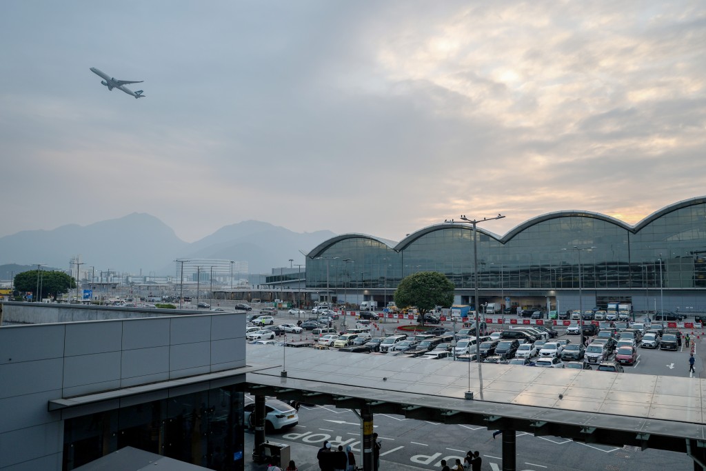 香港國際機場5月份航空交通穩步上揚。 香港國際機場5月份航空交通穩步上揚。
