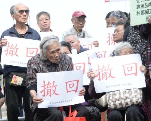 有長者不滿政府收緊綜合援助年齡資格。