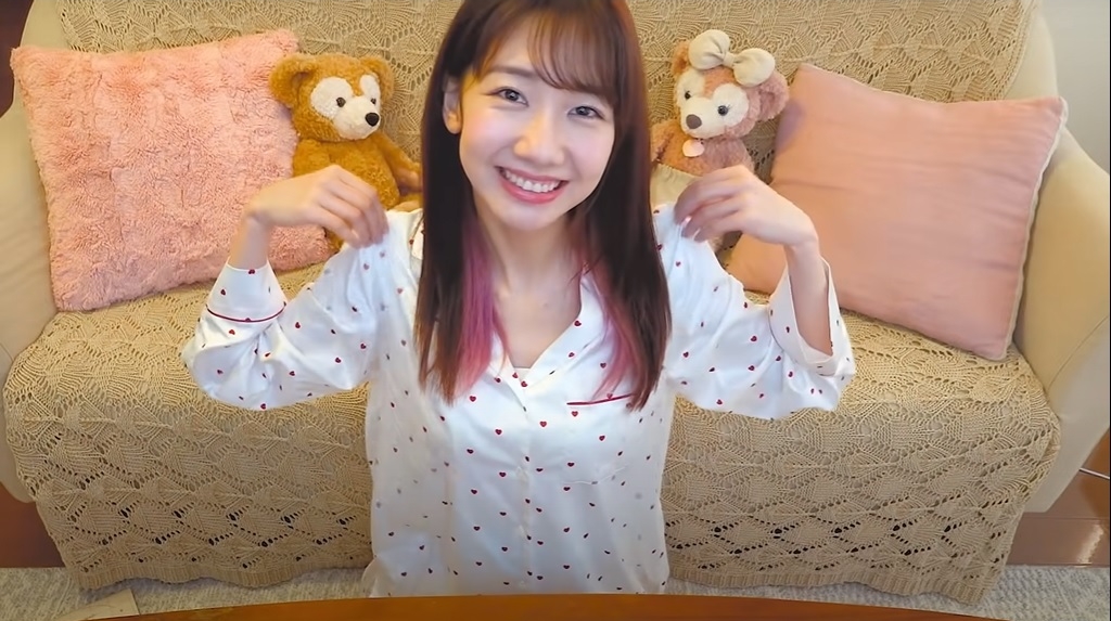 柏木由紀日前以睡衣Look拍片。