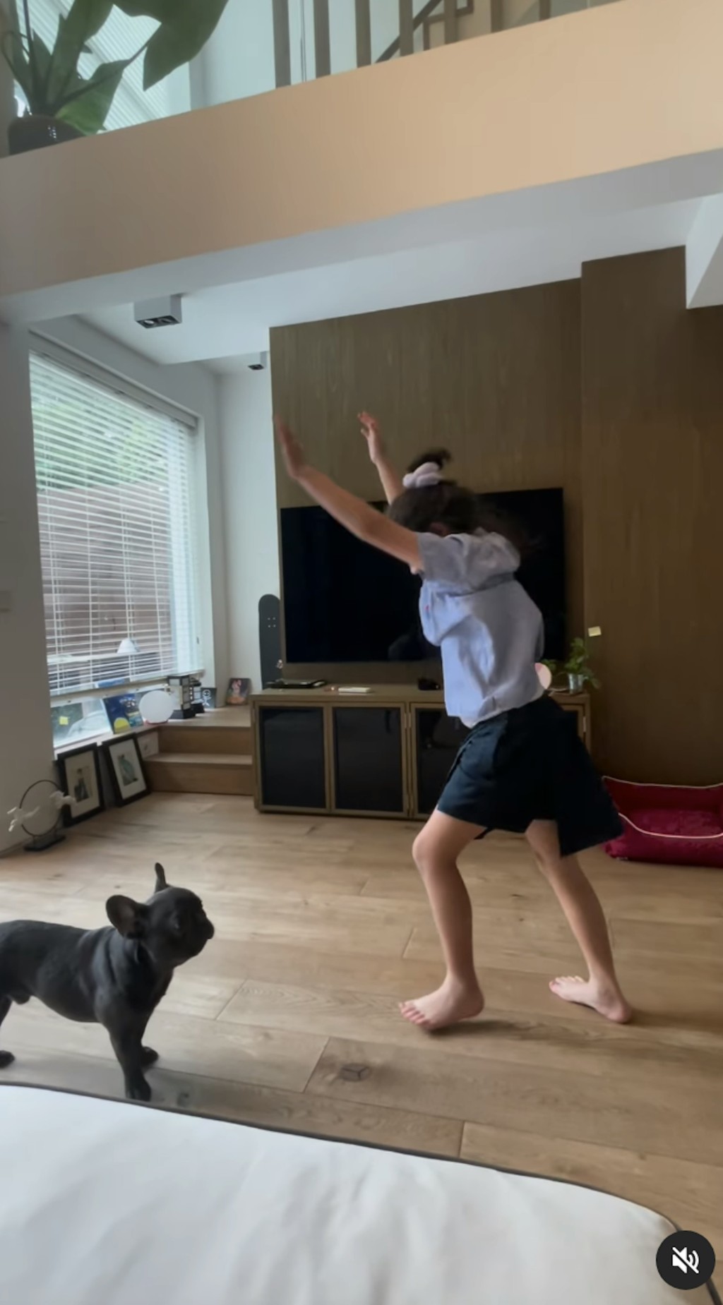 鄭希怡的女兒打筋斗都仲得！