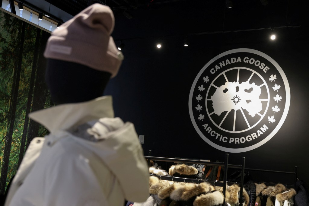 加拿大品牌Canada Goose以頂級羽絨衣著名，在中高緯度國家需求量較大。路透社