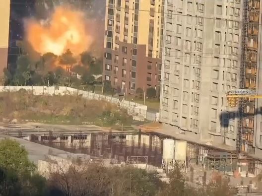 湖南有煙花店起火爆炸，現場尤如戰區。抖音＠大風新聞