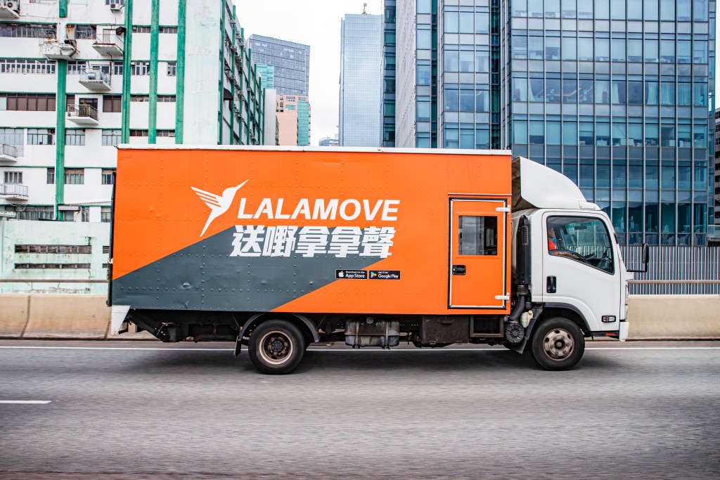 送货平台Lalamove亦趁机推出优惠吸客，向100名参展小店派发300元送货利是。