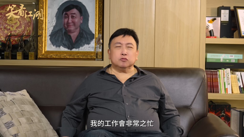 早前王晶在尾聲表示最近幾個月的工作會非常忙碌，更多次在鏡頭前眨眼。