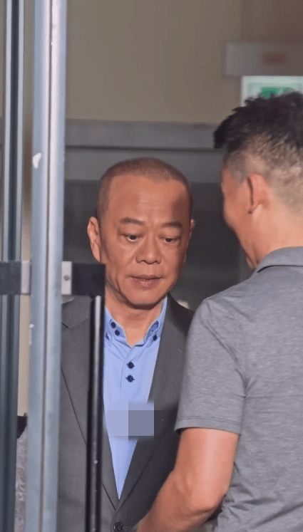 歐陽震華近照曝光，雙頰略見凹陷，面色顯得黑沉，惹來網民關心其健康狀況。
