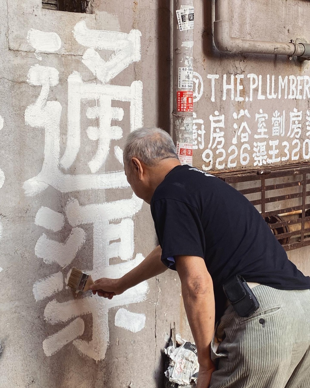 嚴照棠被視為是繼「九龍皇帝曾灶財」之後另一位甚具代表性的街頭藝術家。