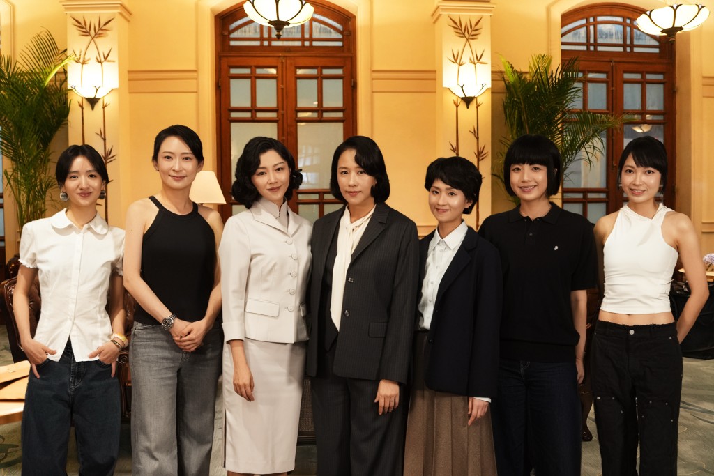 許恩怡、周家怡、衛詩雅、林嘉欣、梁雍婷、鍾雪瑩、郭思全女班上陣。 許恩怡、周家怡、衛詩雅、林嘉欣、梁雍婷、鍾雪瑩、郭思全女班上陣。
