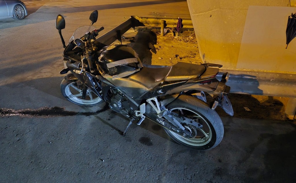 警方在行動中扣留三輛懷疑改裝車輛作進一步檢驗。 警方在行動中扣留三輛懷疑改裝車輛作進一步檢驗。