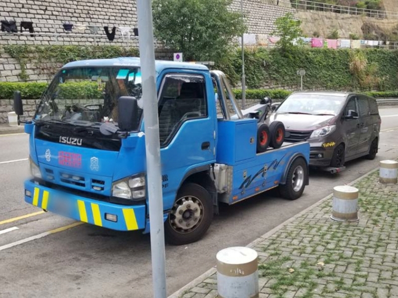 6輛違例停泊的車輛遭拖走。警方圖片
