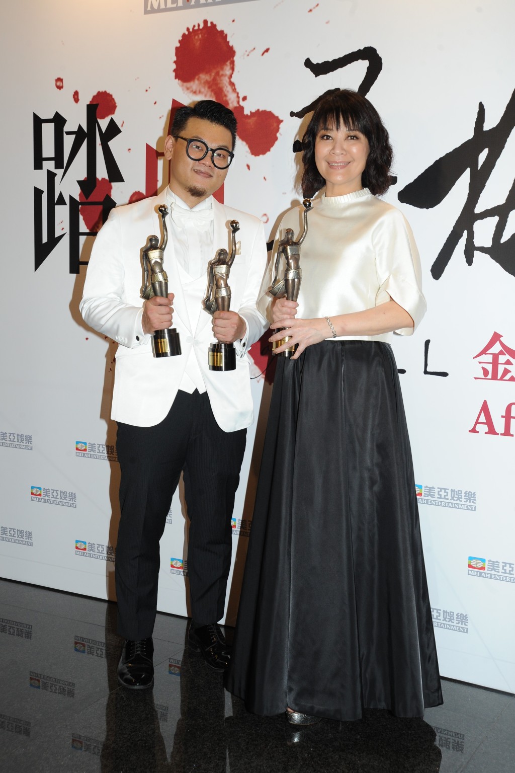 金燕玲（右）2015年凭《踏血寻梅》荣获《第35届香港电影金像奖》「最佳女配角」。
