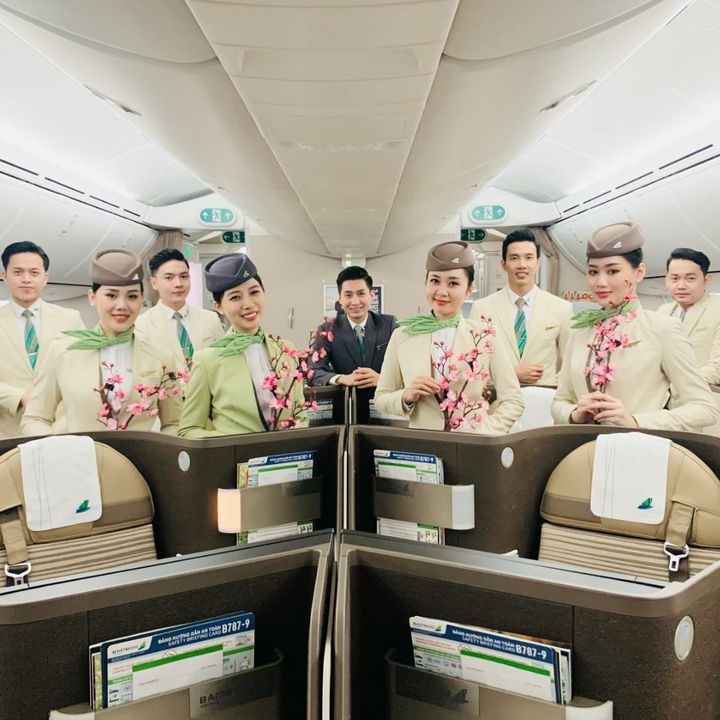 設有商務艙、特選經濟客艙及經濟客艙三種艙等的越竹航空，現有超過七十條越南國內及國際航綫。