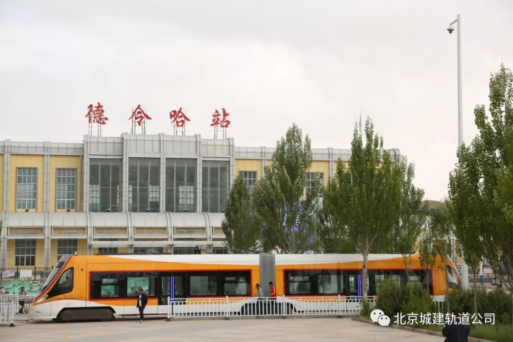 德令哈市的輕軌項目建好卻不能用。 德令哈市的輕軌項目建好卻不能用。
