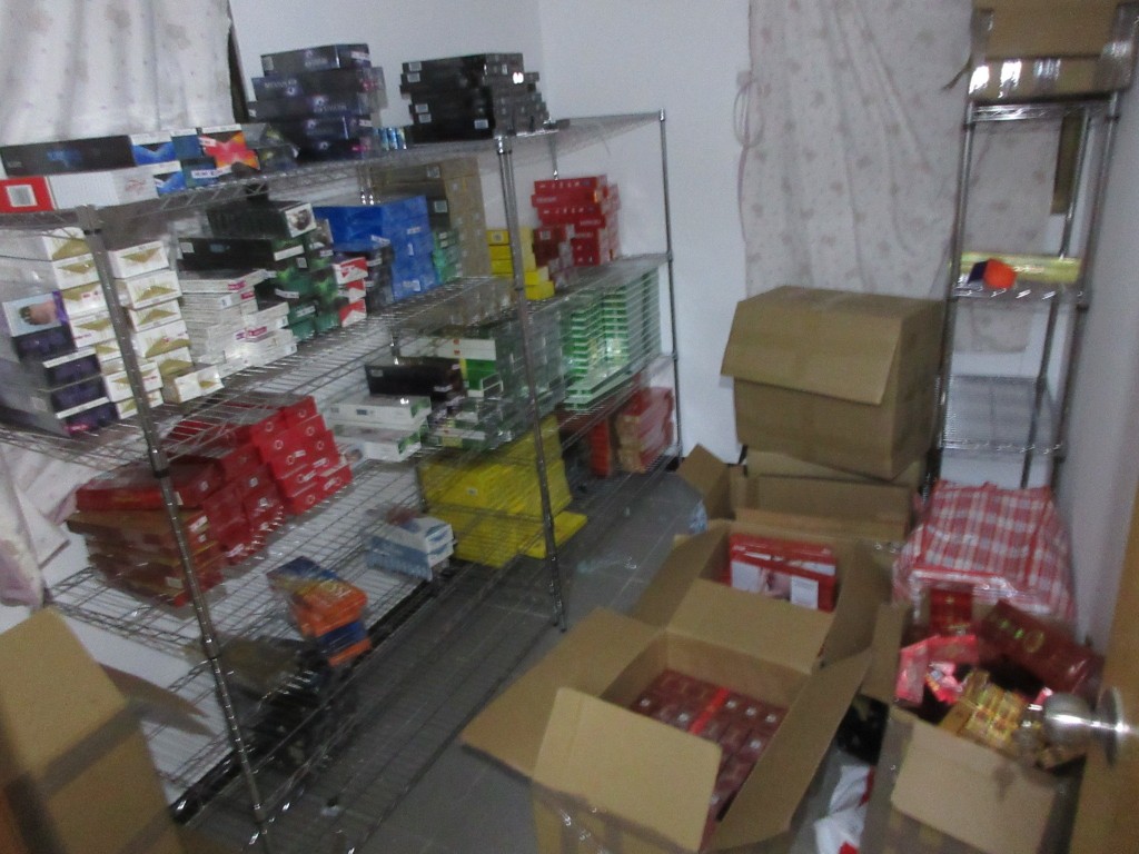 海關檢獲37萬支懷疑私煙，市值約168萬元，應課稅值約123萬元。海關提供