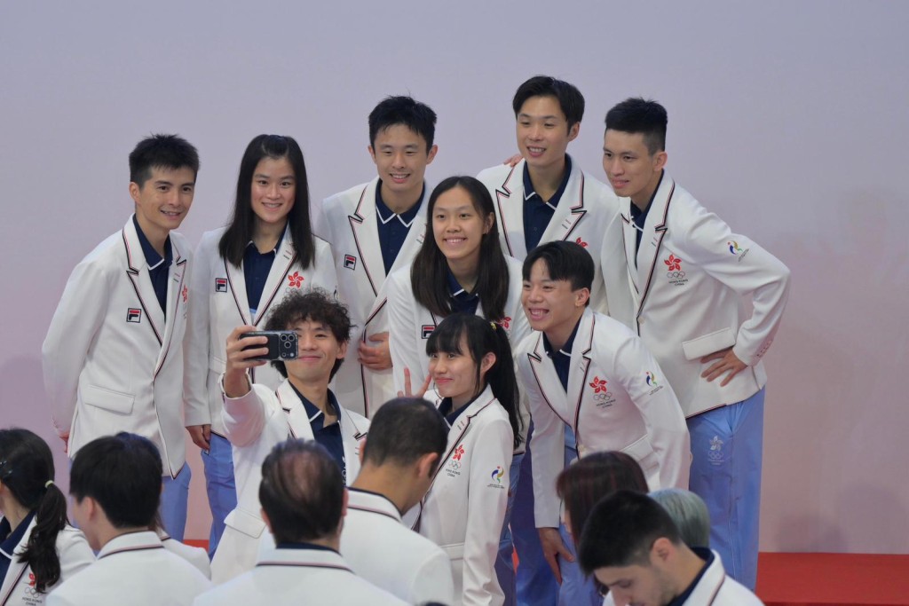第20届亚洲运动会中国香港代表团授旗典礼。苏正谦摄
