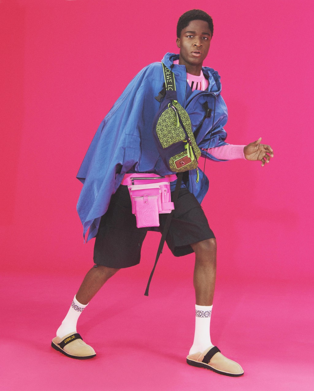 春夏Eye/LOEWE/Nature系列以大自然享樂為主題，廣告由法國演員Stéphane Bak作玩味演繹。