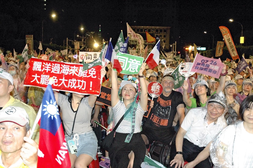 台灣民進黨舉行大罷免造勢活動。路透社