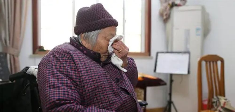 每次想起祖母拼了命救自己，陈桂香都非常伤心。