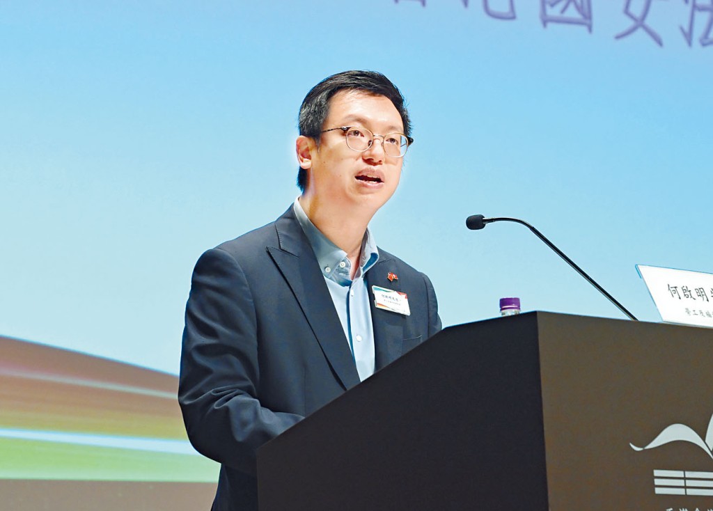 何啟明稱，香港的工會運動會更聚焦於關心勞工福祉。下圖為律政司司長林定國。