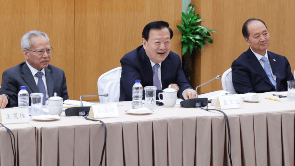 夏寶龍訪澳期間,與全體立法會議員座談。港澳辦網站圖片