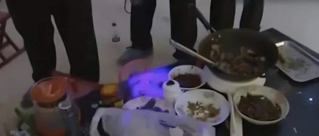 犯罪现场发现留下剩菜引起怀疑，因男主人极度厌恶肉食。
