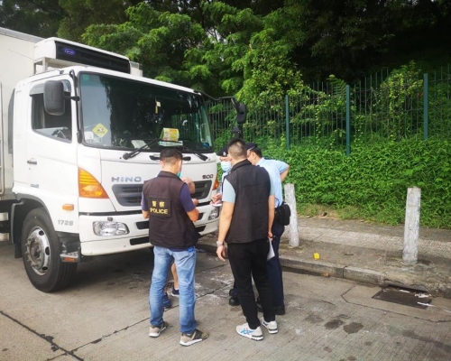 警方於葵青警區展開反罪惡行動。　