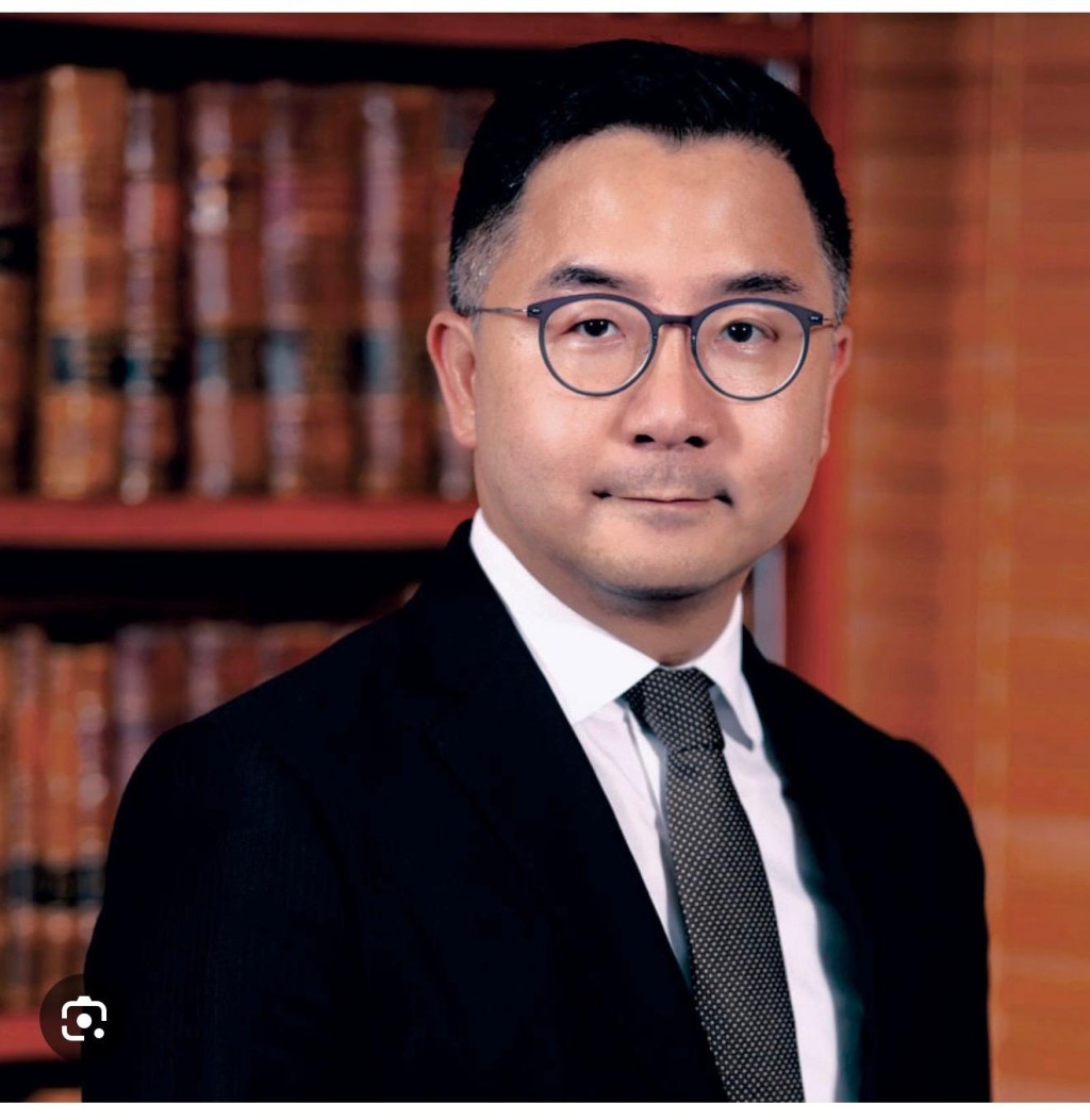 严永铮大律师。 严永铮大律师。