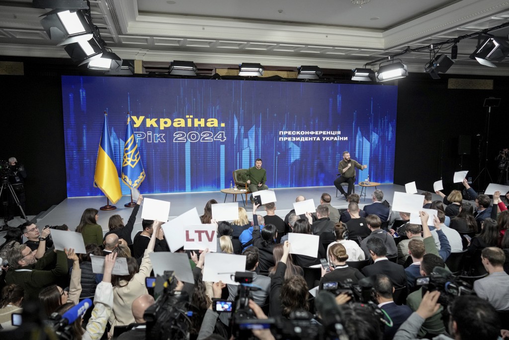 泽连斯基在基辅举行记者会。美联社