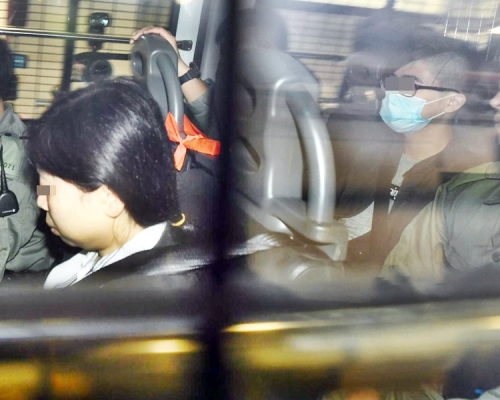 兩名被告提堂。