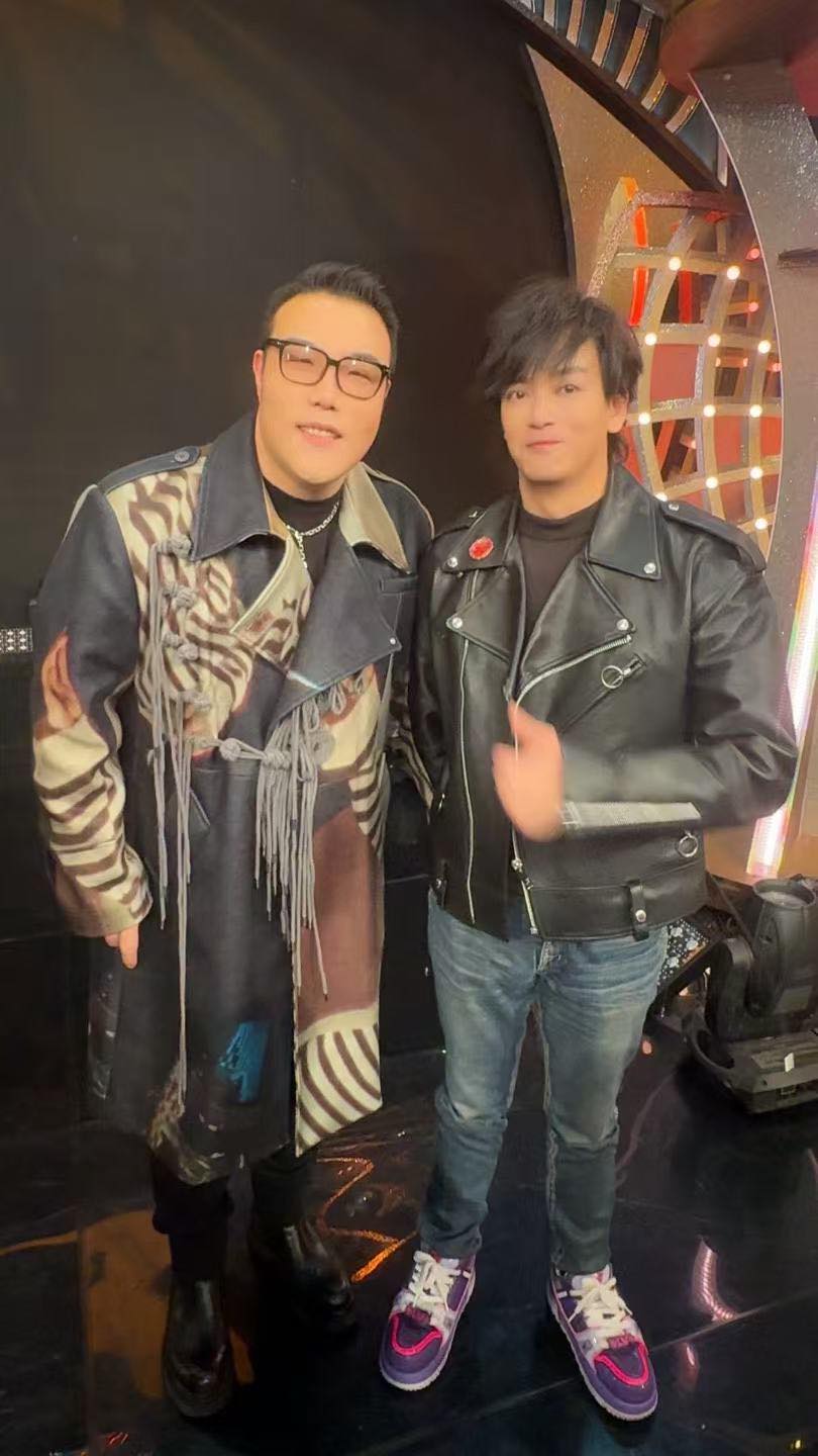 劉洋未曾參加過比賽,反而曾組樂隊唱歌。 劉洋未曾參加過比賽,反而曾組樂隊唱歌。