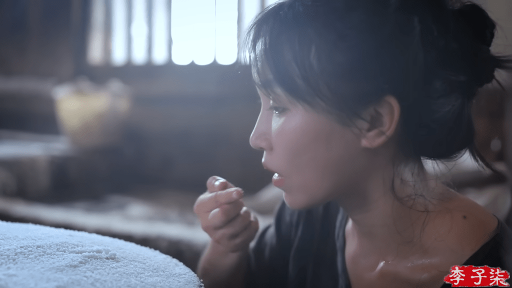 自2021年7月中，李子柒上载一段「柴米油盐酱醋茶」的影片后，自此在网上消声匿迹。