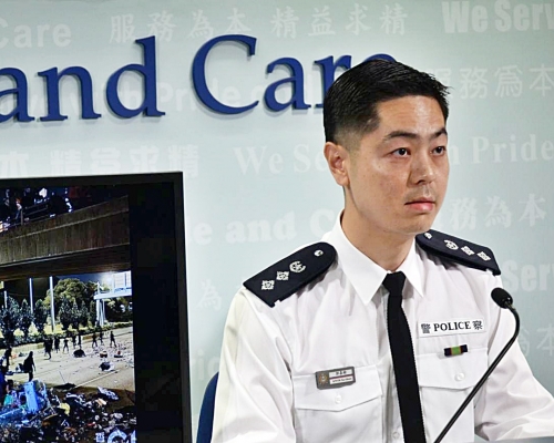 警察公共關係科總警司郭嘉銓接替謝振中主持警方記者會。