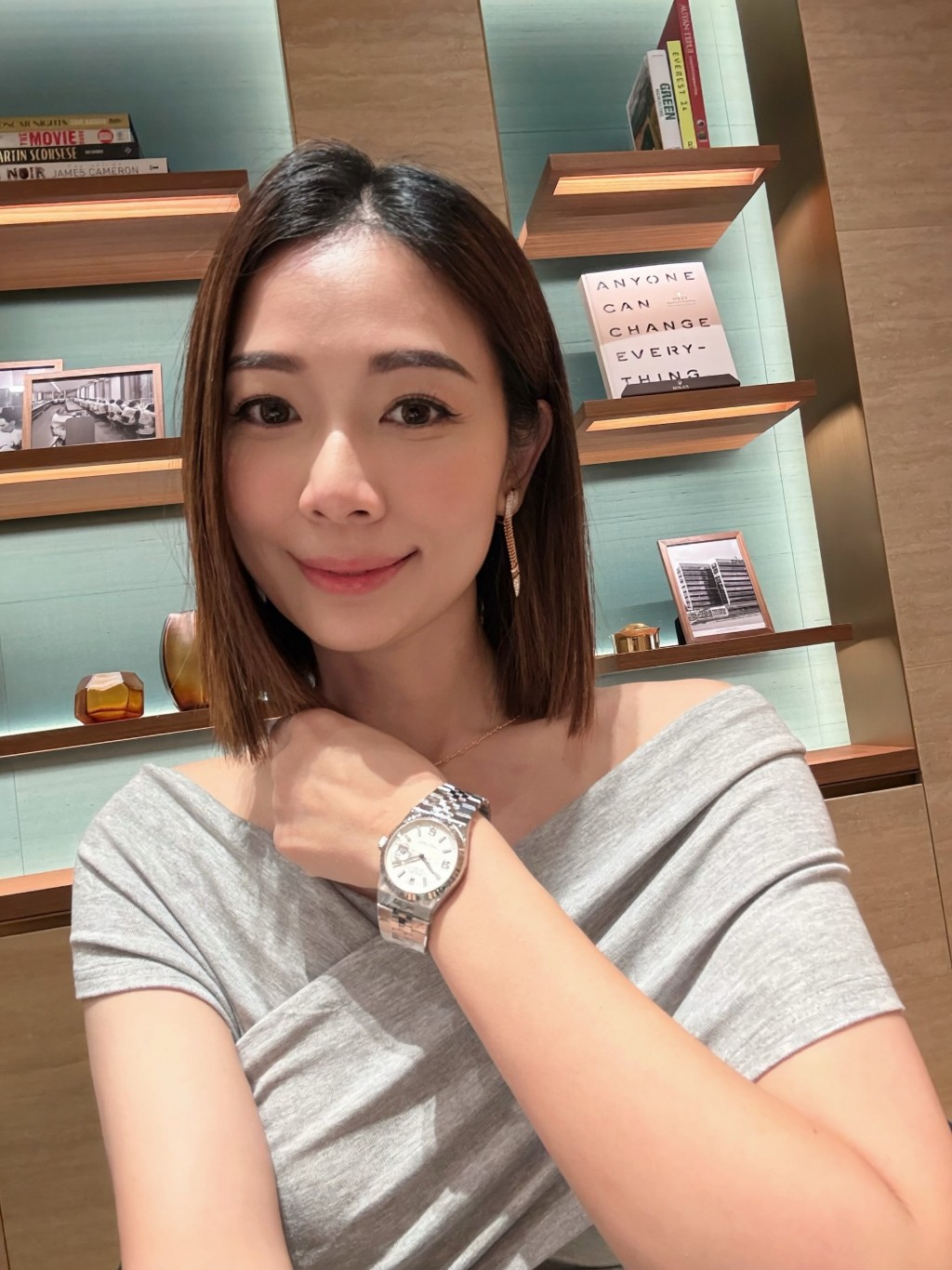 楊秀惠入手新勞。
