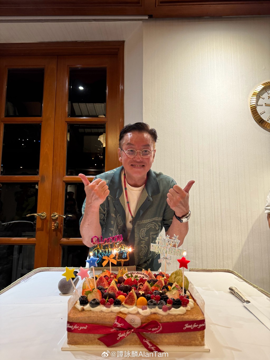 譚詠麟75歲生日勁開心。