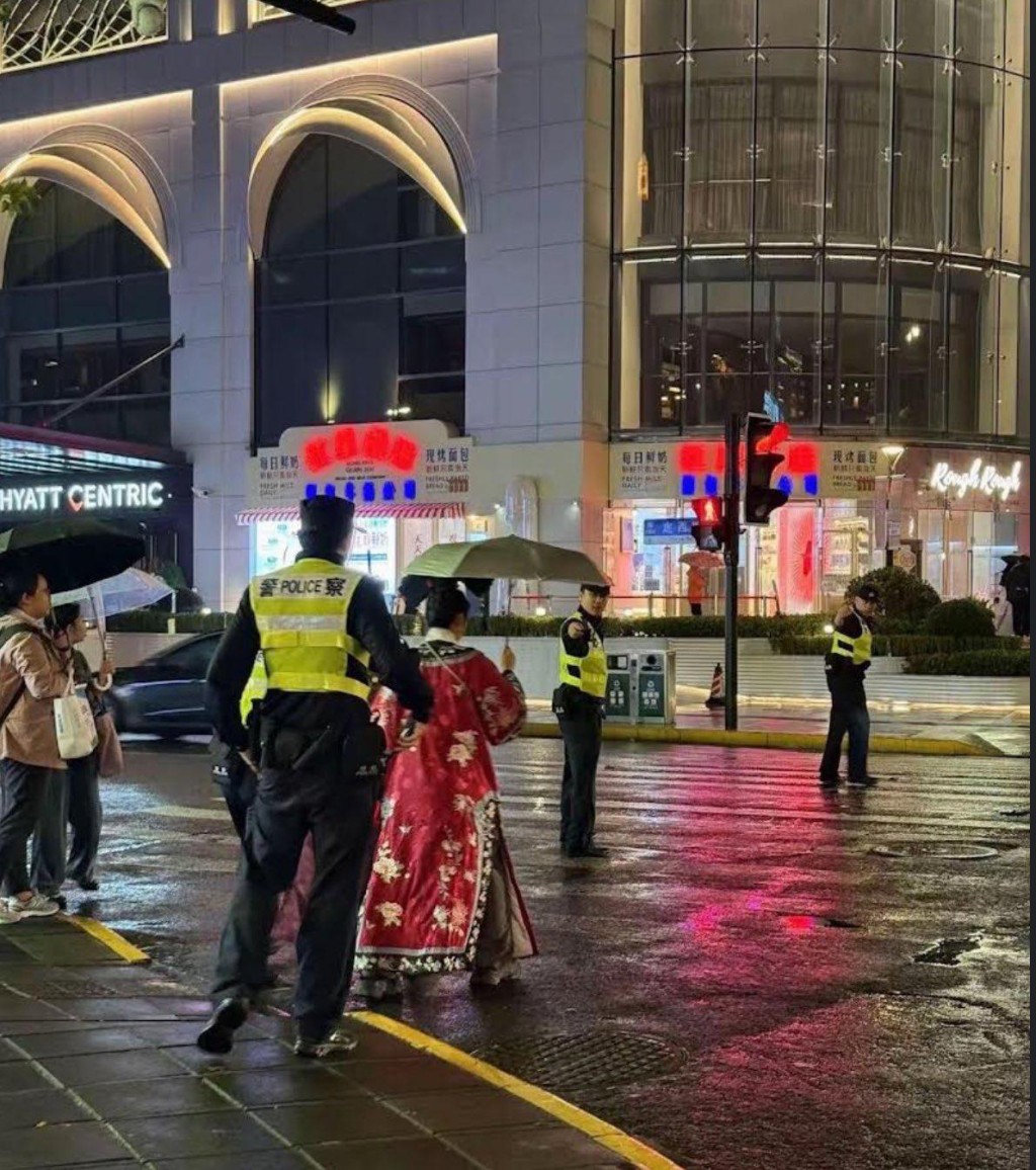 上海严防万圣节「奇装异服」。