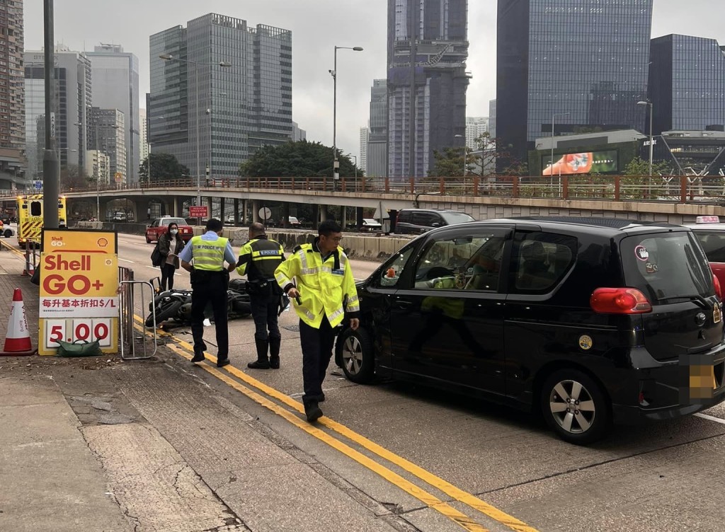 警方到场调查意外原因。fb：香港铁骑馆(吹水区)