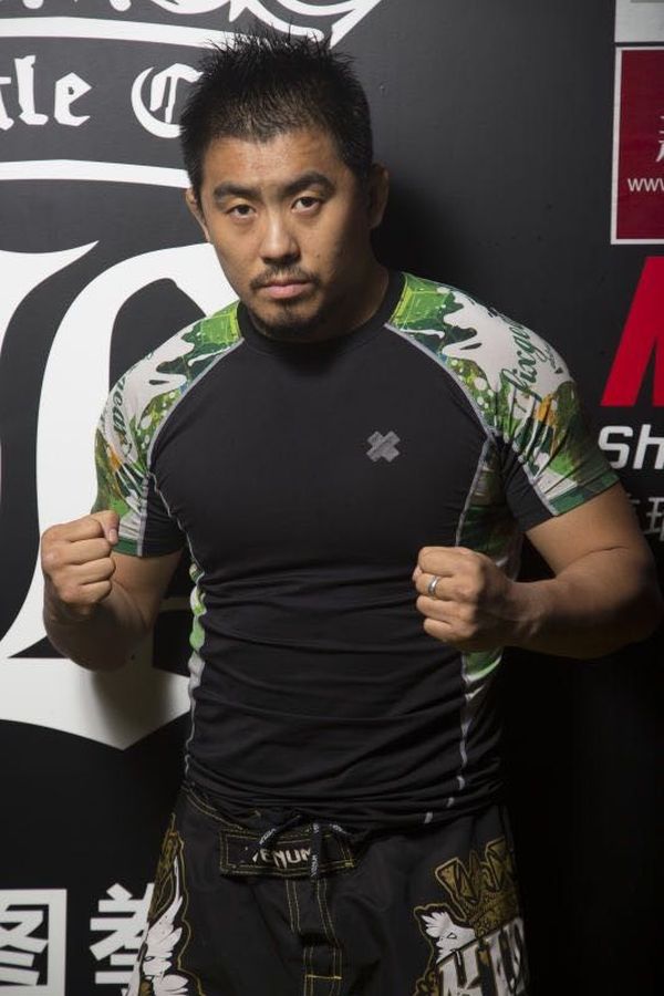 徐曉冬直播中痛哭流涕指是被什剎海體校除名。