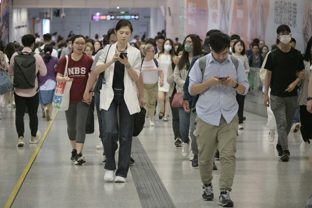 調查結果顯示，接觸虛擬盲盒的受訪者中，有35%人表示會刻意避免社交活動。資料圖片