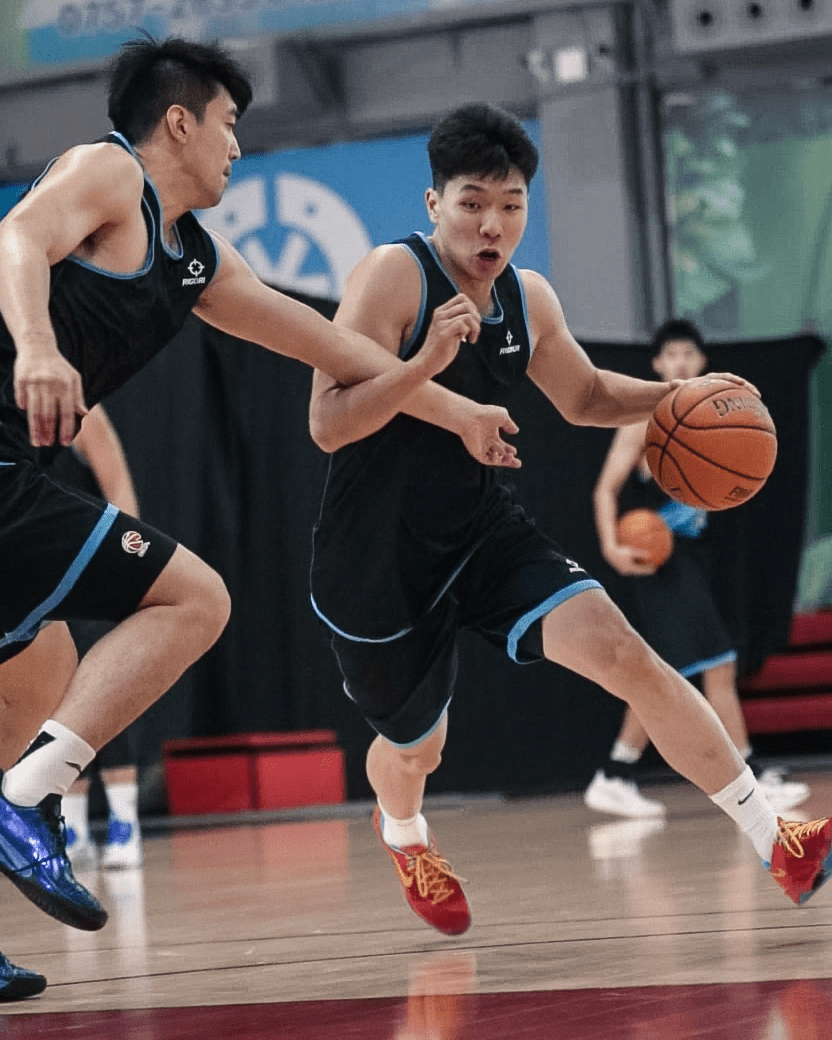 香港金牛簽下石奎。香港金牛圖片
