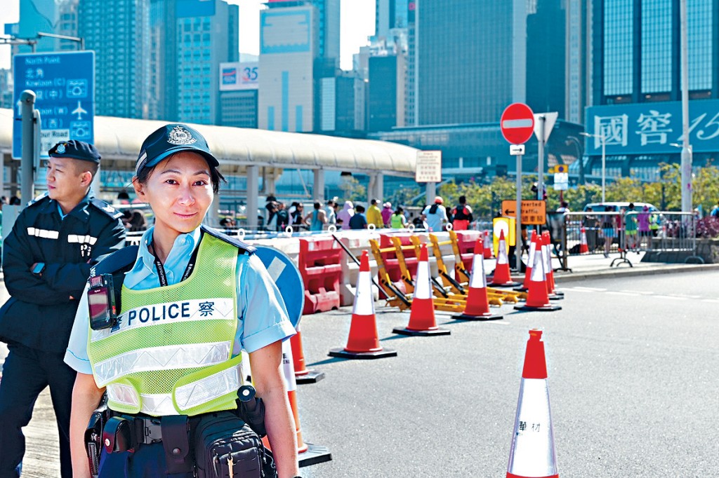 駐守灣仔分區軍裝巡邏小隊的Sylvia，不時出勤協助港島區大型活動的人群管理工作。